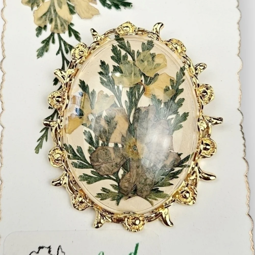 Pressed Dried Flower Brooch Pendant Australian Gold Plated Floral Vintage 2